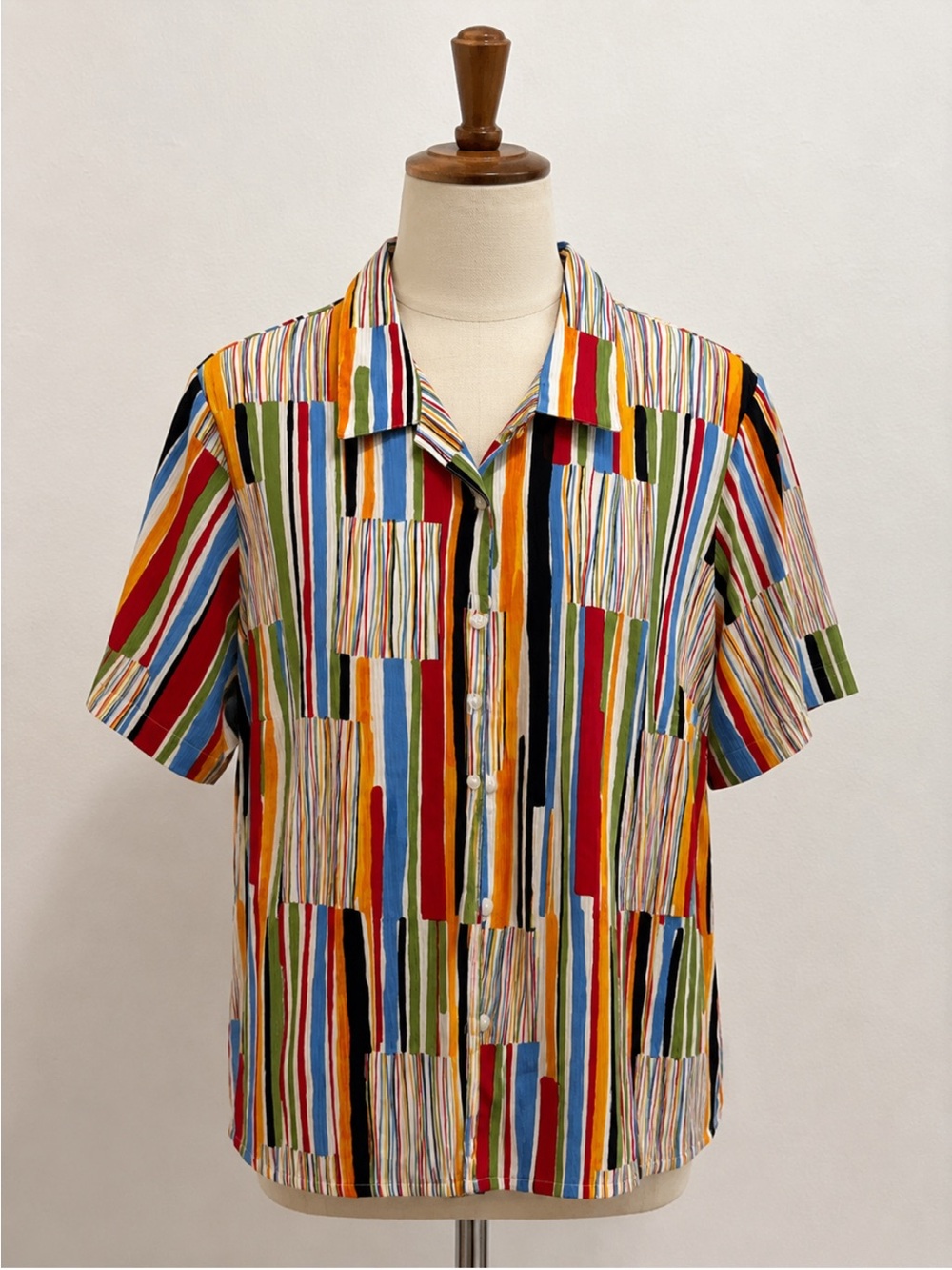 Women’s Multi-colored Artsy Button Down Short Sleeve Shirt Camp Collar Size L